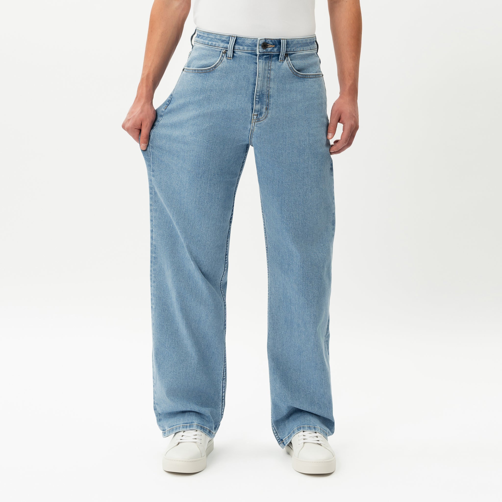 Close-up showing the stretch of the denim on the Wide Flextech™ Jeans in light blue